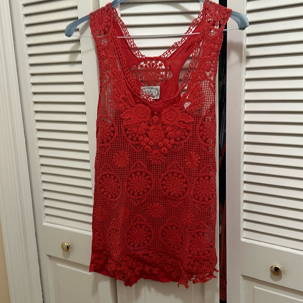 Beautiful red crocheted summer tank top. Size small.